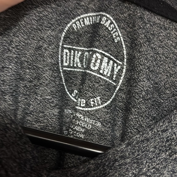 Dikotomy basics Gray Short Sleeve Tee V-Neck - Picture 2 of 3